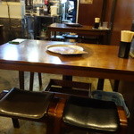 肉焼屋 - ☆テーブル席はカジュアルな雰囲気☆
