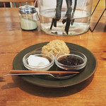 カフェ ノワ - 豆乳スコーン
生クリーム*ブルーベリージャム