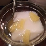 江南酒家 - （2016/2  訪問）サービスの杏仁豆腐。ぼそぼそ食感でイマイチ。