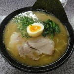 丸新らぁめん - とんこつらぁめん（太麺）