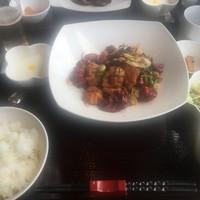 御膳房 銀座店 - 何故かなんのエフェクトもかけてないのにもやがかかってる辛子鶏の定食
