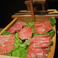 焼肉 ジャンボ はなれ - 舟盛りの乗船肉たち