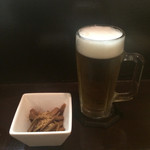 ごっそ - 生ビールとお通し（きんぴらごぼう）。