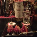 バー ラストフィズ - ボトラーズクライヌリッシュ17年＆フレッシュ苺練乳かけのチャージ