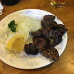 Momotarou - 鳥ハツ焼(800)は大きくて肉厚なハツが、地鶏焼同様の焼き方で美味しさ抜群！