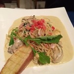 小紋 - 牡蠣のクリームパスタ
      絶品です