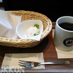 モリバコーヒー - モーニングBセット シーザーチキン蒸し鶏＆フレッシュサラダ 410円