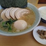 らーめん専門店 真打 - チャーシュー麺小+味玉+ライス小