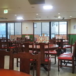 味仙 - 広い店内