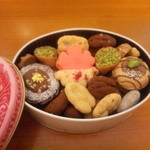 アトリエうかい たまプラーザ - 2016年2月　小さめの缶にギュッと詰まっているクッキーはサクッシュワっでめちゃくちゃ美味い　湿気りやすそう