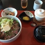 濱野井 - ビフテキ丼
            御飯大盛！
            なかなかのCPですわ！
            ¥880