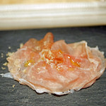 SUGALABO - 岐阜県、関市の山奥のパルマハム職人の多田　昌豊（ただ　まさとよ）さんのプロシュート、卵黄とローストしたヘーゼルナッツを散らして