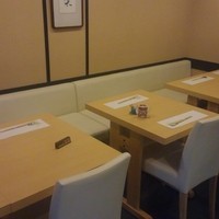 鮨あら井 - 評判は上々のようで、今日のランチタイムには予約も入っていました。