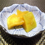 石臼挽き蕎麦 石づか - お通し「沢庵漬け」（2016.Feb)