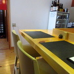 石臼挽き蕎麦 石づか - 蕎麦打ち場の前のカウンター席（2016.Feb)