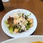 倉式珈琲店 - サービスのサラダ。