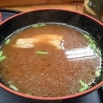 寿司割烹 魚紋 - ランチ 赤だし。