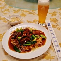老香港酒家京都 - 『牛バラ肉の焼きそば(スープ付)』(1350円)と『生ビール(中)』(750円)～♪(^o^)丿　