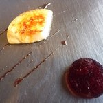 MAISON LAFITE - フォアグラのブリュレ、温かいチェリーのゼリー 