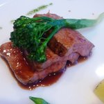 MAISON LAFITE - 肉料理・・シャルロイコンシュ、マデラソース。パイナップル添え。 