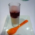 MAISON LAFITE - 最初のデザート・・イチゴとライチのブラマンジェ 