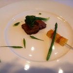 MAISON LAFITE - 肉料理・・シャルロイコンシュ、マデラソース。パイナップル添え。 