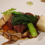 和モダンフレンチたかはし - 国産牛頬肉の煮込み、赤ワイン風味ソース、長芋のフリットと茸のソテー添え