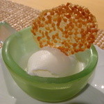 和モダンフレンチたかはし - ローズマリー風味のソルベ、オレンジとアーモンドのチュイル添え