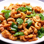 Stir-fried chicken and cashew nuts