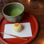 さかい家 - 抹茶とお菓子のセット  682円