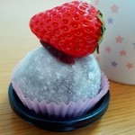 いちご農園のケーキ屋さん - 中にも丸ごと苺が入って190円