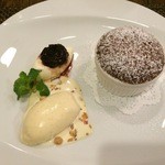 サラマンジェ ド ヨシノ - チョコムースのスフレ+プルーンのアイスクリームなど