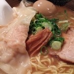 瞠 - 濃厚魚介 わんたんめん＋味玉