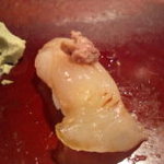鎌寿司 - 「マコガレイの肝乗せ」握り、絶品です。