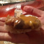 鎌寿司 - 「煮ツブ貝」の握りも手渡しで、これもフワフワです。