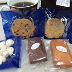 ブルームーン - クッキー￥７１、メレンゲ￥６５、フィナンシェ￥１３０
