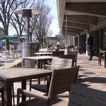 STARBUCKS COFFEE - テラス席がたくさんあります