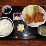 iroridyayahidoko - フライ定食　フライは明らかに冷凍物・・