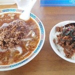 中華料理 栄来飯店 - 坦々メンとピリ辛い丼