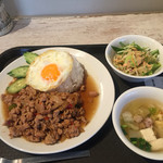 恵比寿 ガパオ食堂 - 