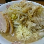 ラーメン神豚 - 小ラーメン（750円）麺カタメ、ニンニク、カラメ、脂マシ