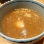 蕾 - 【2016.2.22(月)】本日の煮干しつけ麺(並盛・200g)850円のスープ