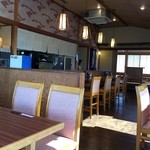 蕎麦専門店 愉庵 - テーブル席、カウンター席＆小上がり
