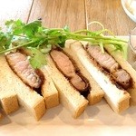 山小屋の台所 ミートラボ - 熟成豚カツサンド