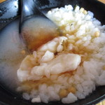 梅花亭 - ラーメンスープを足せば甘味が増す味変化