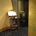 レストラン フィオーレ - エレベーターホールからすぐに入口あります