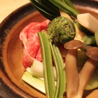 山菜と牛肉の行者なべ(4月頃)