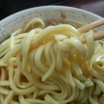 だるま食堂 - 独特の平打ち麺