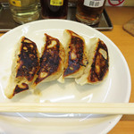 黄金の福ワンタンまくり - 笹丘店限定の特大餃子380円。ふんわりジューシーな具を味わう大きい餃子でした。