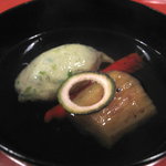 祇園 大渡 - 万願寺しんじょ、焼き茄子、赤万願寺の吸い物仕立て